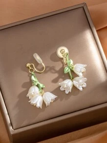 1 对白色仿珍珠、花朵和蚊香形夹式耳环，适合无耳洞的女士，时尚优雅的耳饰，非常适合日常佩戴，也适合作为春季或夏季的礼物。情人节 - 白色 - 查看 4