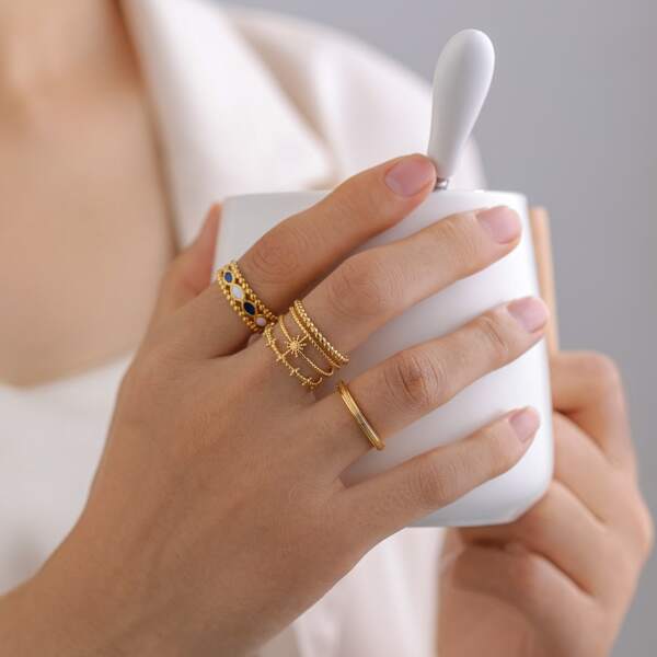 Dellgoo 1 Set Of 3pcs Stainless Steel Gold Adjustable 3-Layer Black & White Geometric Rings, Multi-Layer Personality Star And Moon Rings, Smooth Plain Rings For Women, Personality Starfish And Shell Rings, Adjustable Spiral Line Rings