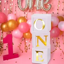 一岁生日装饰 - 带有 ONE/LOVE/B A B Y 字母的立体气球盒，适用于一岁生日派对用品，立方体积木，适用于 ABC 摄影道具桌面装饰、婚礼装饰、婚礼背景摄影道具、斋月、开斋节 - 白色 - 查看 5