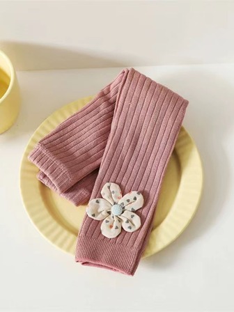 1入組幼兒女孩春秋透氣薄打底褲帶襪子，可愛花卉圖案，百搭日常穿著