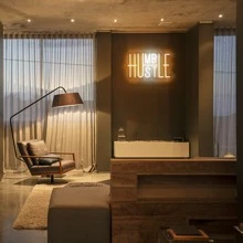 Hustle/Humble LED Neon Sign Neon Light,15.75''X9.84'' Modern Slogan Design For Home Room Office Wall Decor (Yellow&White Light ) - 黃色 - 查看 9