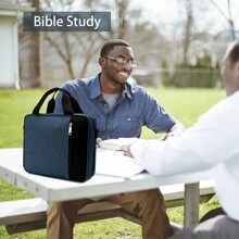 基督教圣经封面盒，带手柄和可拆卸肩带的圣经手提包，多功能时尚大号拉链圣经包，拉链笔记本手提包，用于旅行收纳袋、化妆包、化妆包、度假收纳袋、大容量化妆品收纳盒化妆盒，适用于口红、刷子、护肤品、手机、硬币、小物品，适用于家庭、礼物、度假和节日万圣节圣诞节多功能用途 - 藏蓝色 - 查看 7
