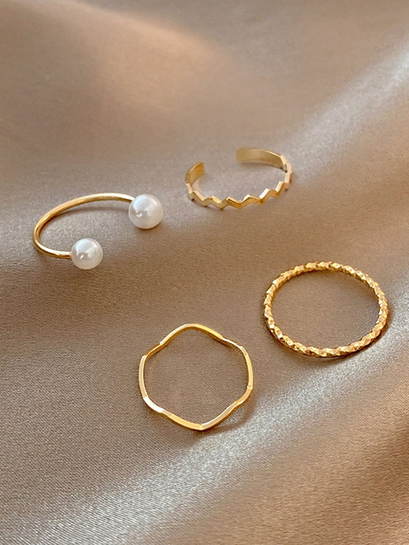 1 Set Von Einfachen Ringen Mit Kunstperlen Und Verdrehtem Sowie Wellen Design - Goldgelb - Übersicht 1
