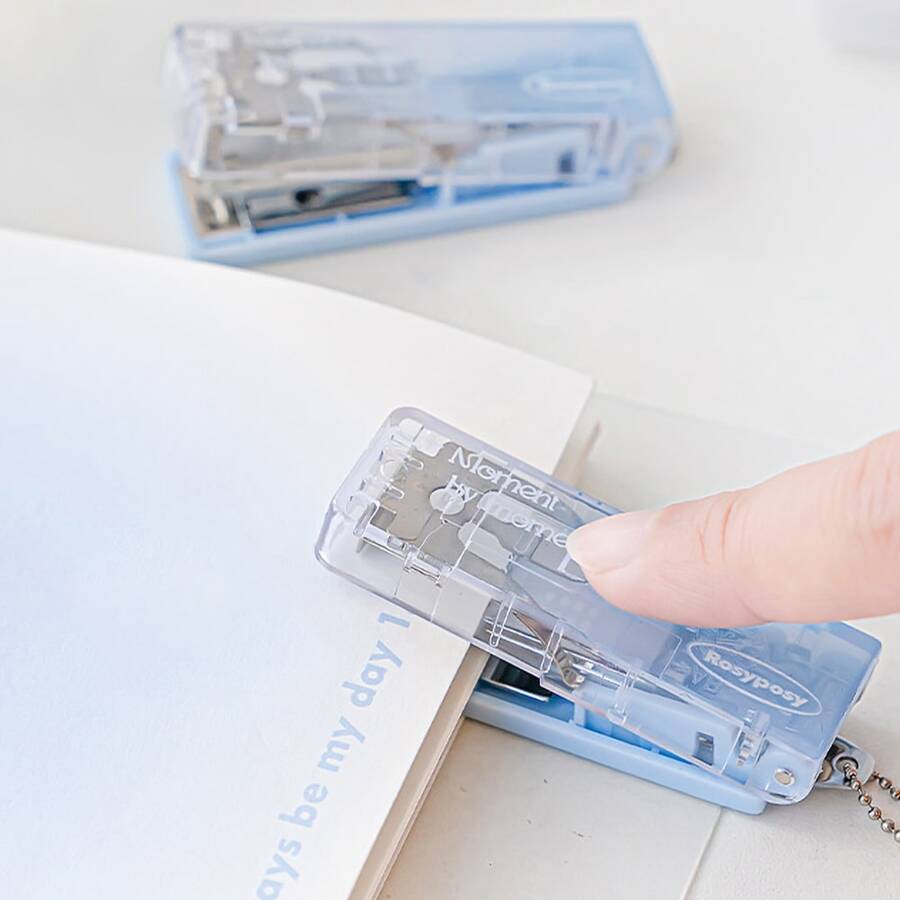 迷你漸變釘書機適用於學生帶內置40入組10#訂書釘,可折疊和輕便便攜辦公室釘書機 - 淺藍色 - 查看 1