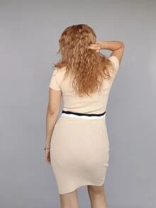 Vestido de corte en v - Beis - Ver 2