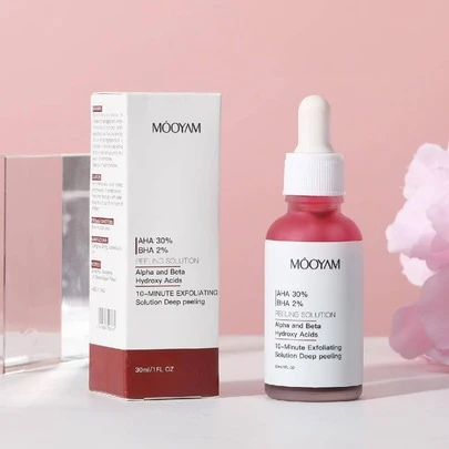 MOOYAM 30% AHA + 2% BHA 果酸焕肤精华液，深层滋养保湿面部精华，30% AHA 果酸焕肤精华，添加乳酸和芦荟，抗衰老、提亮肤色、舒缓肌肤，令肌肤光滑柔嫩。轻盈的去角质精华液，有效改善痘痘、黑斑、收缩毛孔、淡化细纹和皱纹，男女皆宜，是旅行和节日送礼的理想之选，也是日常护肤和面部护理的佳品。