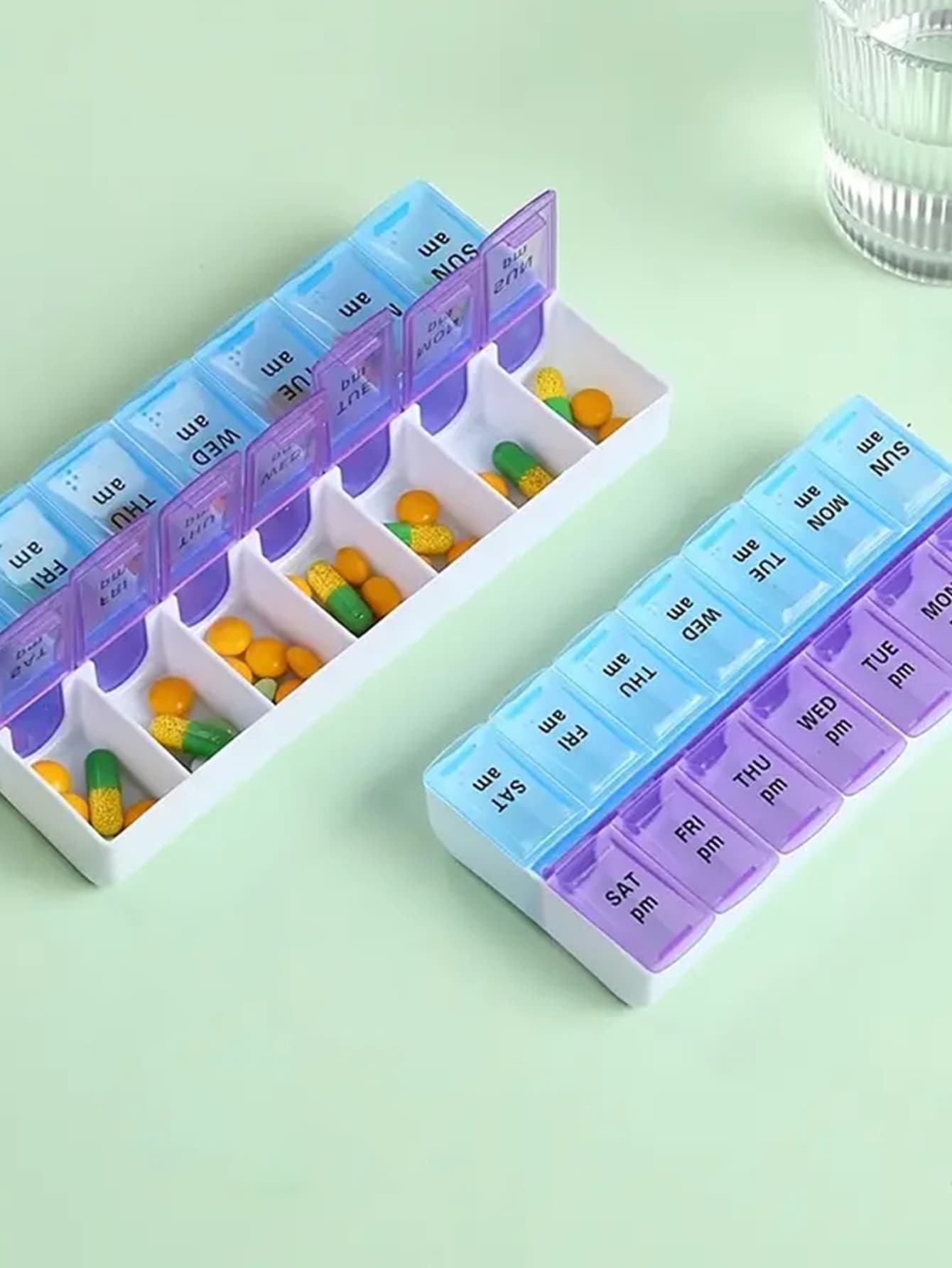1入組藥物儲物盒，帶獨立開蓋，14隔層每日藥丸整理器分配器，適用於上午/下午劑量，便攜式旅行藥盒 - 彩色 - 查看 1