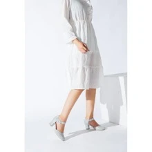 Women's Ankle Strap Pumps Closed Round Toe Buckle Low Chunky Block Heel D'Orsay Sandals Comfortable Dress Wedding Party Office Shoes - 銀色 - 查看 4