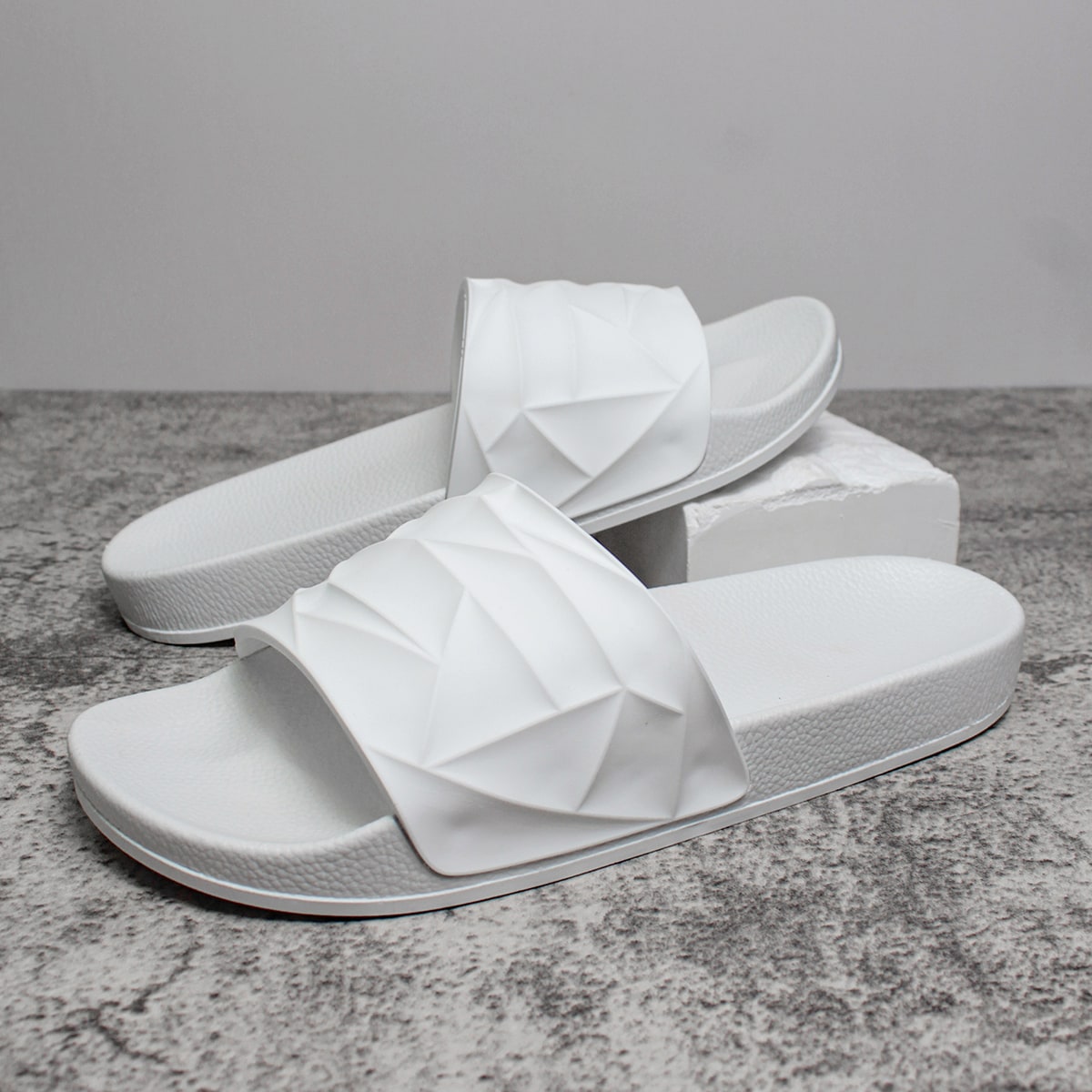 Nuevas chanclas de verano suaves y cómodas, antideslizantes, sencillas y de moda, sandalias de playa para hombre para uso exterior
