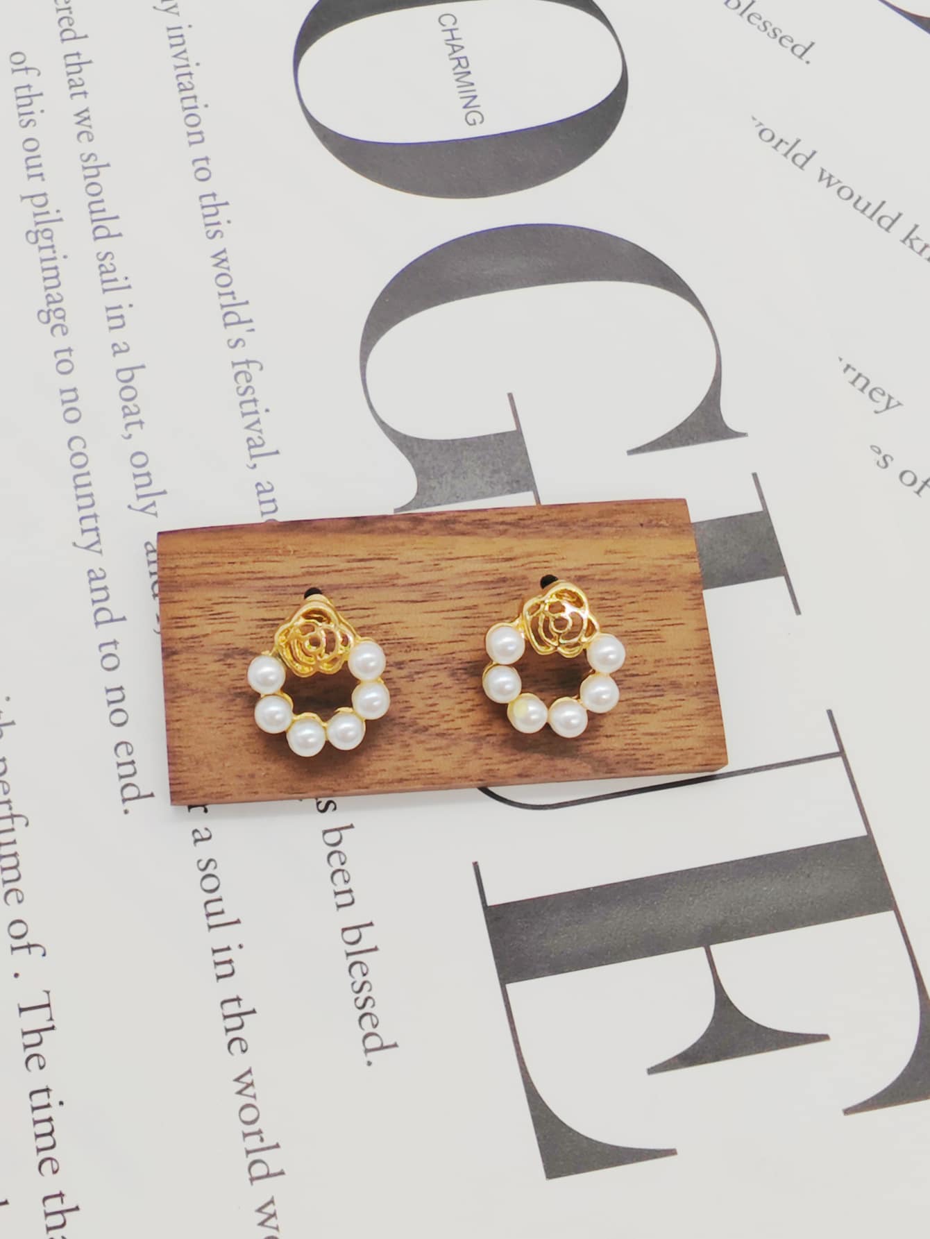 1 Đôi Hoa Tai Đính Ngọc Trai Giả Màu Trắng - Nhiều màu - Xem 1