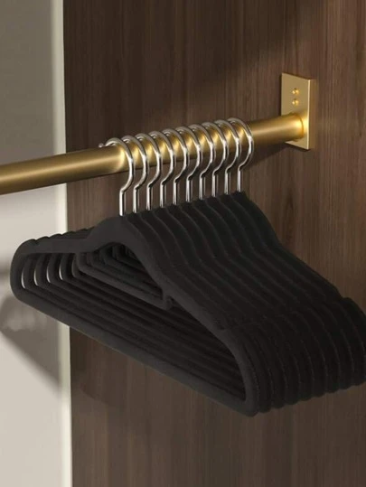 20 Cabides De Veludo / Cabide / Aveludado / Pendurar Roupa / Organização / Personal Organaizer / Organização / Armário / Roupa / Praticidade