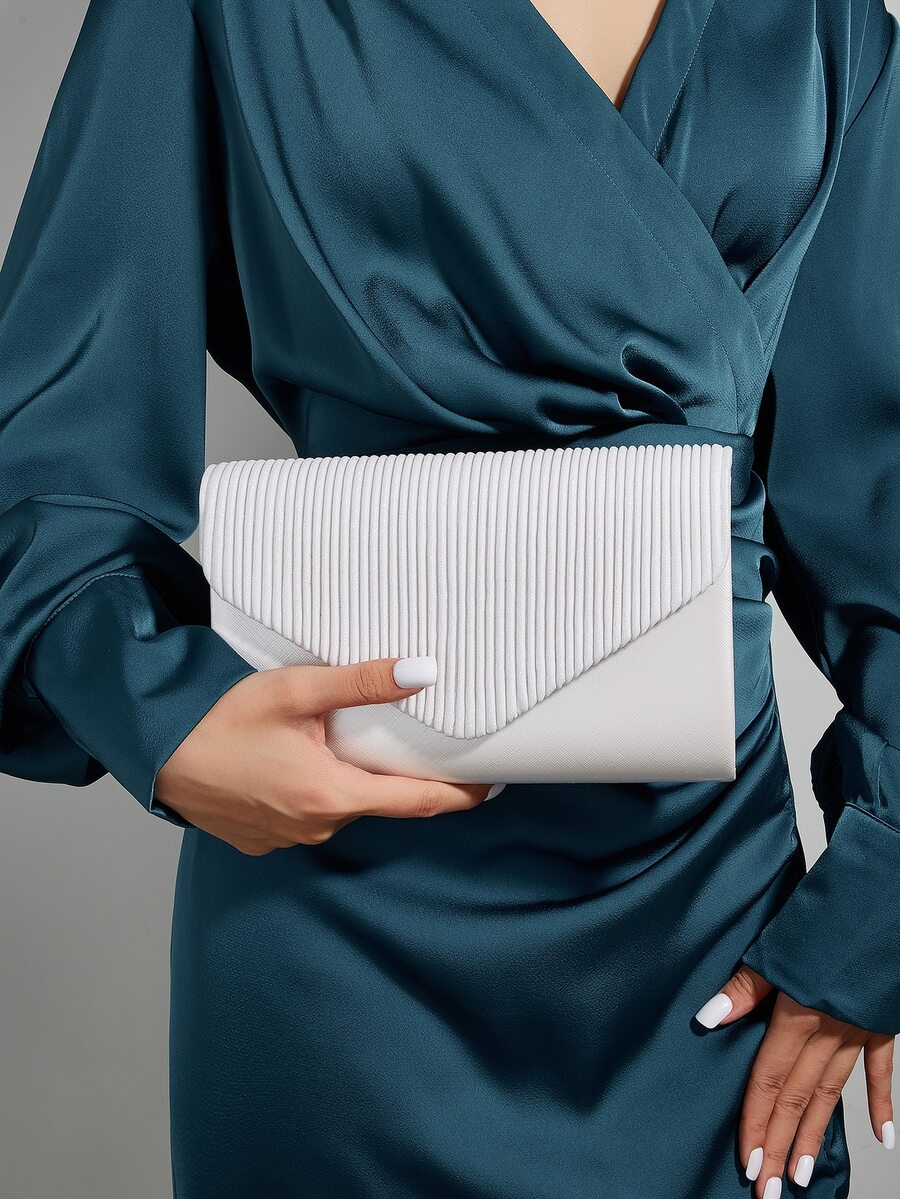 時尚百褶翻蓋手拿包帶金屬鏈帶 - 白色 - 查看 1