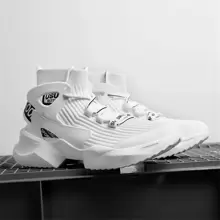 Zapatos deportivos casuales y de moda con calcetines transpirables y forro térmico para hombres y parejas en la primavera/verano de 2024