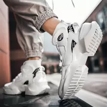 Zapatos deportivos casuales y de moda con calcetines transpirables y forro térmico para hombres y parejas en la primavera/verano de 2024