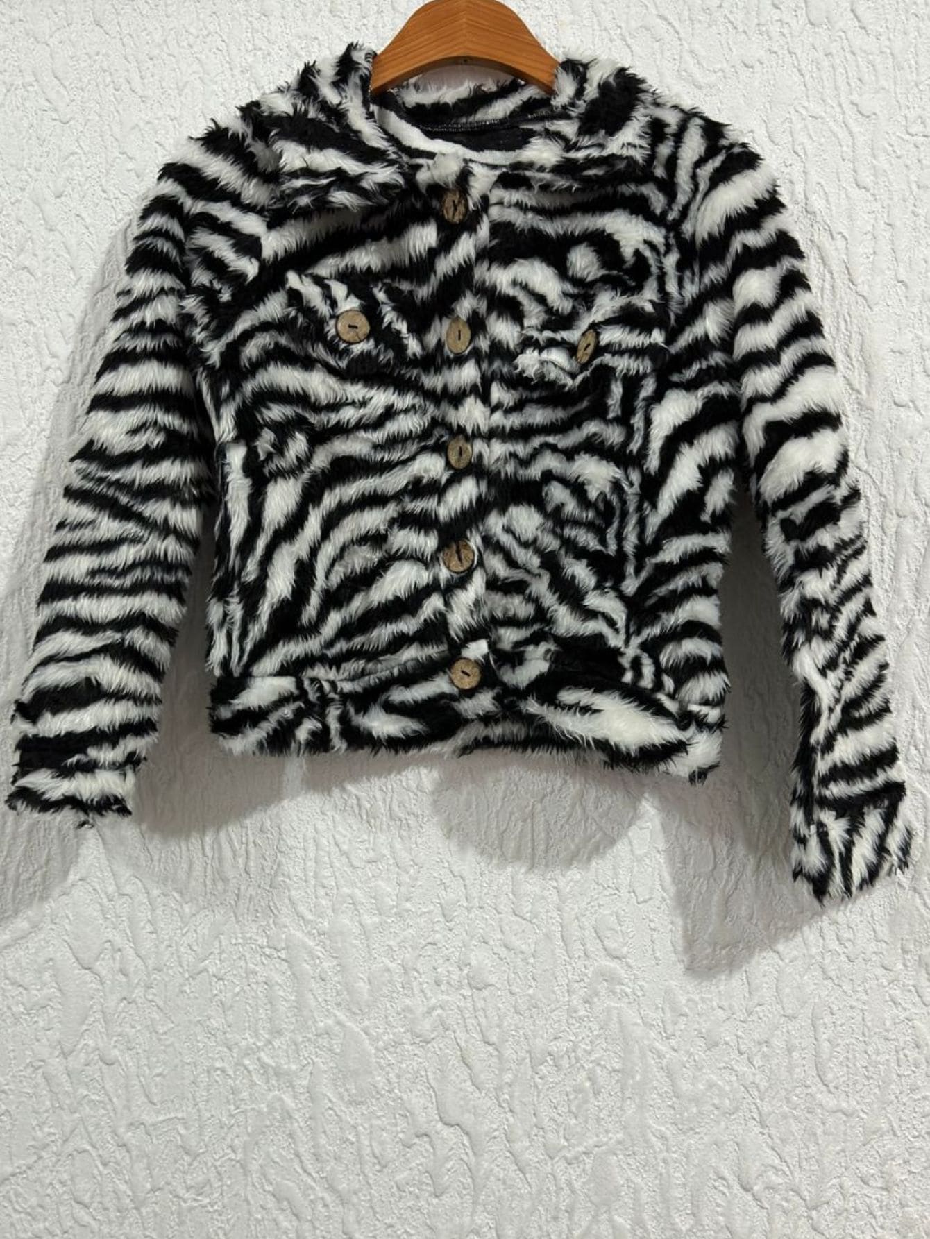 Women Winter Coats - 黑與白 - 查看 1