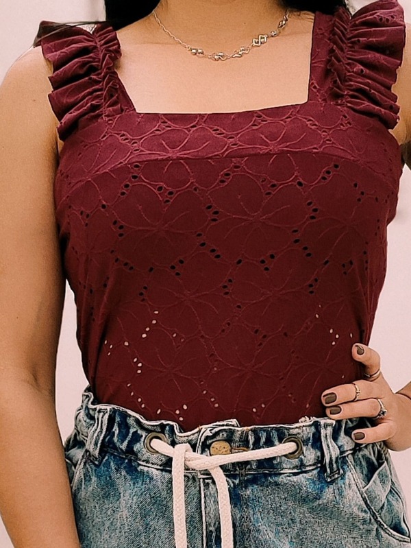 Regata blusa de alça babado tecido laise  tamanho único G 40/42