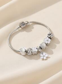 女士專屬，個性奢華的鍍銅珠鏈手鍊，鑲嵌鑽石愛心環、花蕾吊飾及蝴蝶吊飾，兼具時尚流行感和風格精緻感