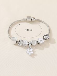 女士專屬，個性奢華的鍍銅珠鏈手鍊，鑲嵌鑽石愛心環、花蕾吊飾及蝴蝶吊飾，兼具時尚流行感和風格精緻感