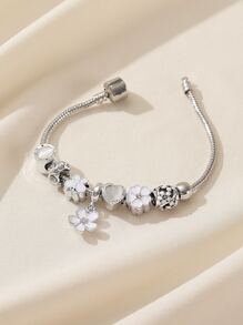 女士專屬，個性奢華的鍍銅珠鏈手鍊，鑲嵌鑽石愛心環、花蕾吊飾及蝴蝶吊飾，兼具時尚流行感和風格精緻感