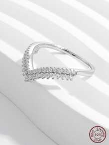 Vaerine خاتم أنيق وجذاب ولامع وعصري وسخي مصنوع من الفضة925 ومزين بفصوص كريستال يبدو كطبقتين في شكل سهم V للزفاف والخطوبة والمجوهرات الزفافية - فضي - مشاهدة 2