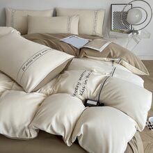 4件套素色繡字雙拼接床上用品套裝簡約床單款式含被套床單枕套*2柔軟舒適四季皆宜 - 咖啡棕 - 查看 2