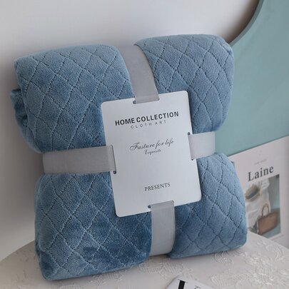 1入組單層加厚法蘭絨毯子帶鏤空網格圖案,素色,合適適用於四季