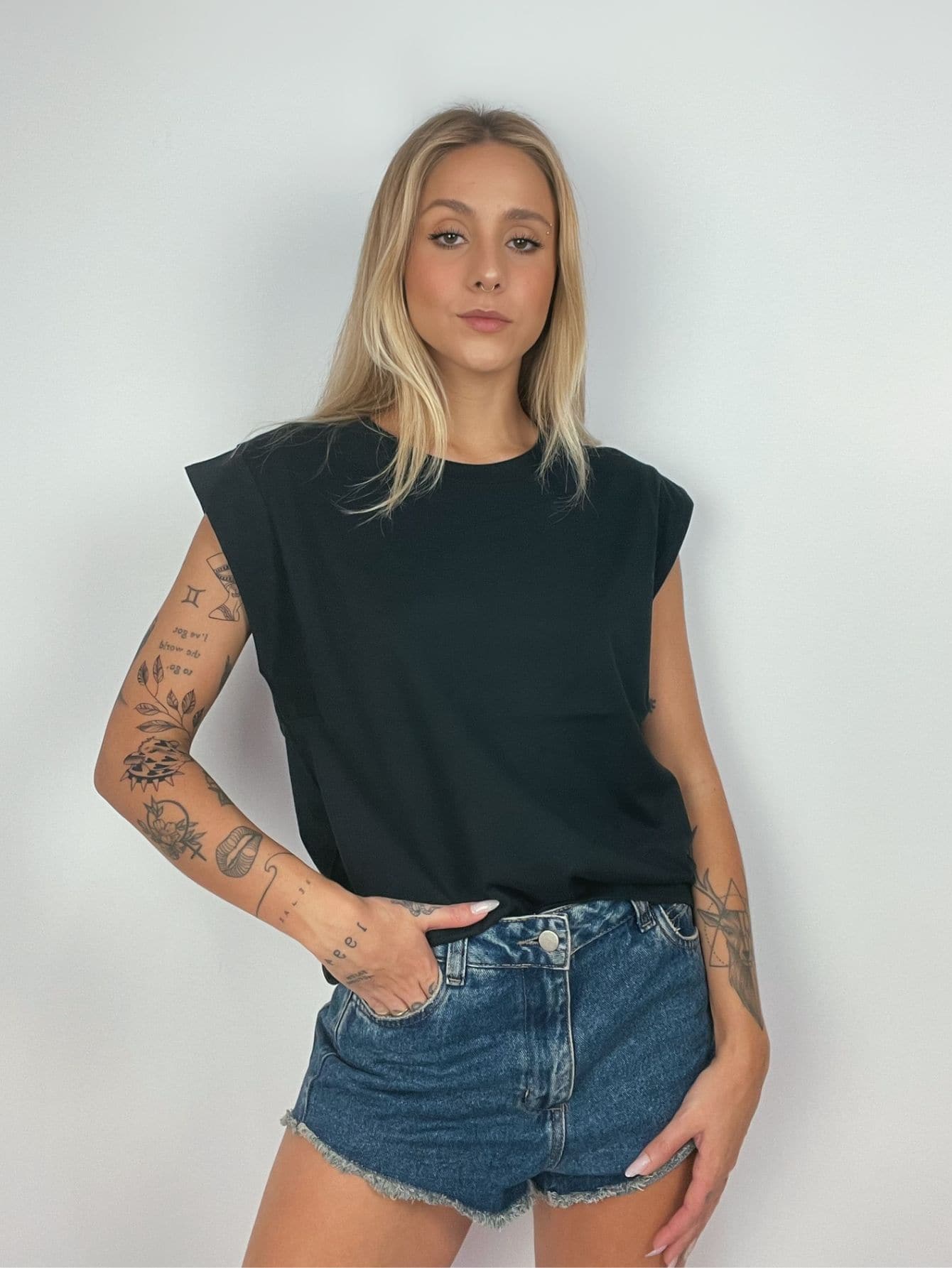 Aveloz Women Tank Tops & Camis - màu đen - Xem 1