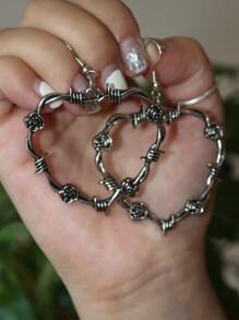 1 par de aretes en forma de rosa espinosa y corazón de estilo gótico para mujeres, regalo para el Día de San Valentín, Día de la Madre - Negro de pistola - Ver 2