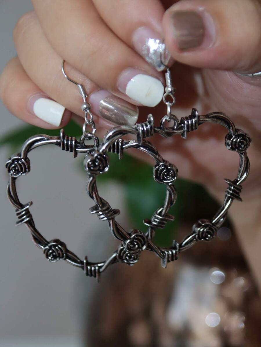 1 par de aretes en forma de rosa espinosa y corazón de estilo gótico para mujeres, regalo para el Día de San Valentín, Día de la Madre - Negro de pistola - Ver 1
