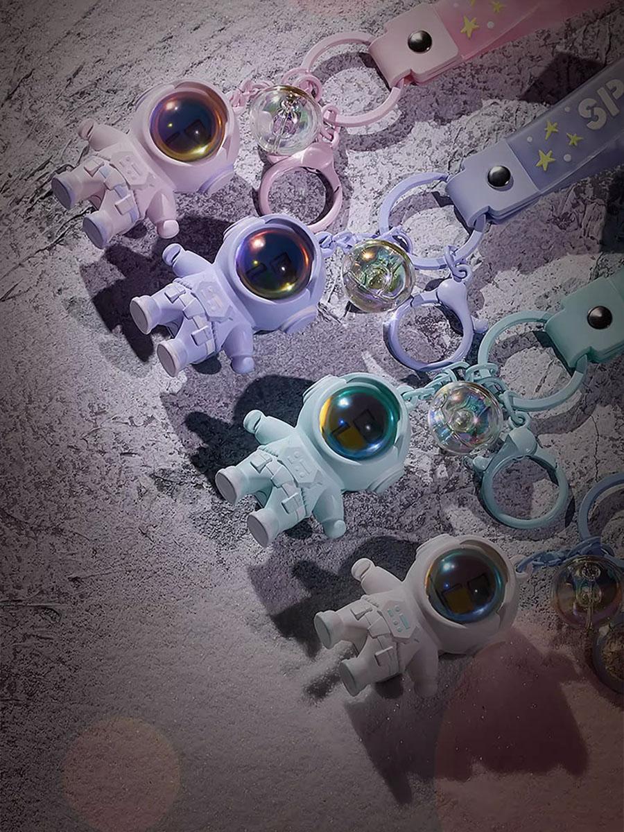 Cute 1pc Astronaut Led Keychain With Camera & Atmosphere Light
