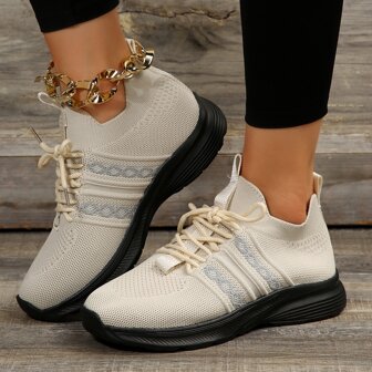 Mode kvinnors tjocksulor, kilklack, fritidsskor, ventilerande mesh, platta promenadskor med snörning, plattform för atletiska tennissneakers, vulkaniserade skor