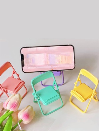 1 pieza miniatura en forma de silla Soporte para teléfono dulce Decoración de escritorio banqueta Soporte ( de color al azar )