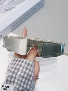 DareSee 1 pieza Gafas de sol de moda de metal pesado con cristales de mujer, estilo vaquera plateada - Perfectas para fiestas, disfraces y regalos, gafas de sol para la calle, accesorios de playa para mujer, gafas de sol básicas y adecuadas para suéter, vaqueros, pantalones de chándal, sudadera, chaqueta, vestido y camisa de manga larga, festivales de música, Y2KFest, vuelta al cole, otoño, Navidad, invierno, regalos de Navidad