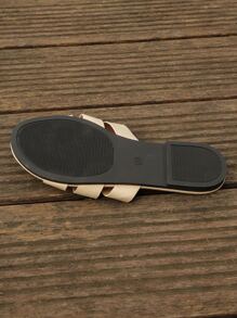 女士新款平底 H 型拖鞋平底户外装沙滩旅游度假一脚蹬拖鞋时尚平底凉鞋，米色