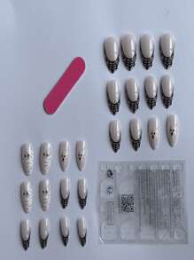 使用 24入組短杏仁萬聖節風格、白色木乃伊、幽靈、蜘蛛網圖案全覆蓋假指甲，立即升級您造型，適合女士和女孩 - 黑與白 - 查看 2