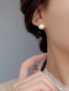 时尚 S925 纯银不对称锤纹饰面耳环，法式金属耳环，独特设计 - 金黃色 - 查看 3