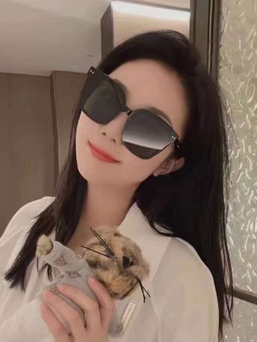 1pc Women's HighEnd Uv Protection Sunglasses With Packaging Box For