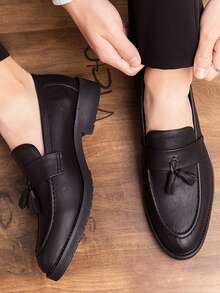 2023新款韓語風格一腳蹬閒暇鞋適合男士帶流蘇設計,經典PU皮革設計師低胸鞋 - 黑色 - 查看 4