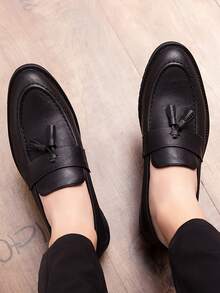 2023新款韓語風格一腳蹬閒暇鞋適合男士帶流蘇設計,經典PU皮革設計師低胸鞋 - 黑色 - 查看 2