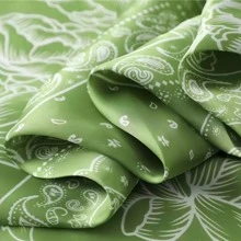 1入組女式70厘米佩斯利圖案絲質緞圍巾，可用作圍巾、頭帶、圍巾、頸飾適合度假和日常穿著 - 綠色 - 查看 3