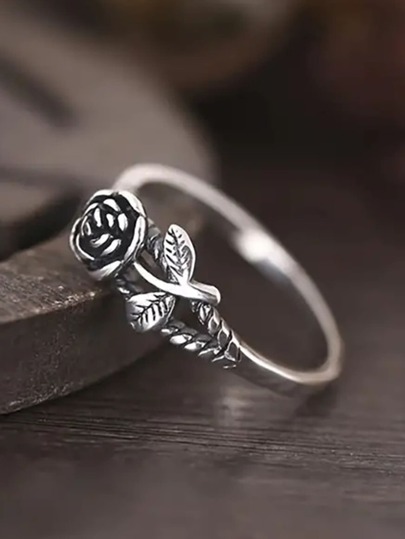 一枚玫瑰花戒指，女士款式，适合婚礼、订婚、周年纪念、情人节等场合，也可作为礼物送给妈妈或母亲节礼物。