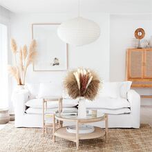 65入組幹潘帕斯草裝飾品（15入組棕色潘帕斯草、15入組白色蓬鬆草、33入組蘆葦草、2入組天然裝飾羽毛）、波西米亞婚禮派對花束（17.5 英寸） - 棕色 - 查看 3