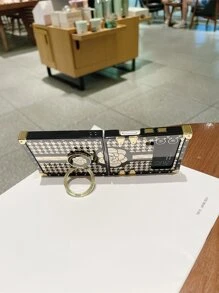 1入組格紋花環支架防護殼,兼容iphone和samsung可折疊的機型,如iphone X / Xs / Xr / Xs Max / 11 / 11 Pro / 11 Pro Max / 12 / 12 Pro / 13 / 13 Pro / 13 Pro Max / 14 / 14 Pro / 14 Pro Max / 14 Plus / 15 / 15 Pro / 15 Pro Max / 15 Plus / Samsung Z Flip 3 / Z Flip 4 / Z Flip 5 / S21 Ultra / S22 Ultra / S23 Ultra / S24 Ultra（注：不同型號的手機可能有不同的孔位,請參照實際收到的產品） - 彩色 - 查看 4