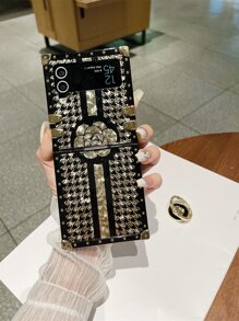 1入組格紋花環支架防護殼,兼容iphone和samsung可折疊的機型,如iphone X / Xs / Xr / Xs Max / 11 / 11 Pro / 11 Pro Max / 12 / 12 Pro / 13 / 13 Pro / 13 Pro Max / 14 / 14 Pro / 14 Pro Max / 14 Plus / 15 / 15 Pro / 15 Pro Max / 15 Plus / Samsung Z Flip 3 / Z Flip 4 / Z Flip 5 / S21 Ultra / S22 Ultra / S23 Ultra / S24 Ultra（注：不同型號的手機可能有不同的孔位,請參照實際收到的產品） - 彩色 - 查看 5