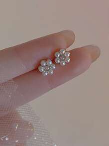 1 Pair Of Simple Mini Petite Flower Faux Pearl Stud Earrings Valentines - Yellow Gold - View 1