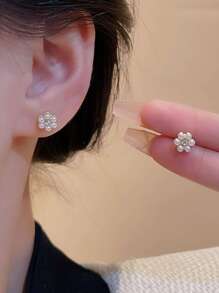 1 Pair Of Simple Mini Petite Flower Faux Pearl Stud Earrings Valentines - Yellow Gold - View 4