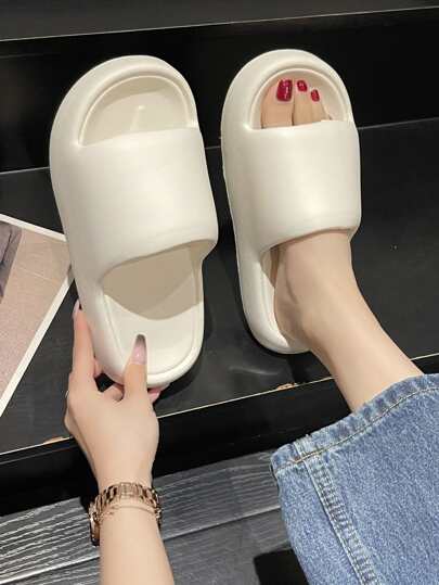 Women's Fashionable And Comfortable Soft Bottom Thick Sole Plastic Slippers & Sandals