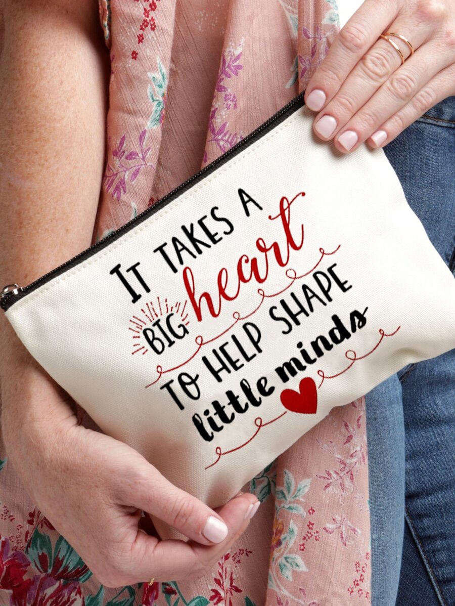送给老师的礼物，需要一颗大心脏才能买到小心灵图案老师的彩虹化妆包，感谢老师化妆包，储物袋，钱包，拉链袋 - 白色 - 查看 1