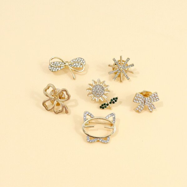 1pc Hollow Out Clover Leaf Style Brooch Pin With Anti-drop Butterfly Clasp