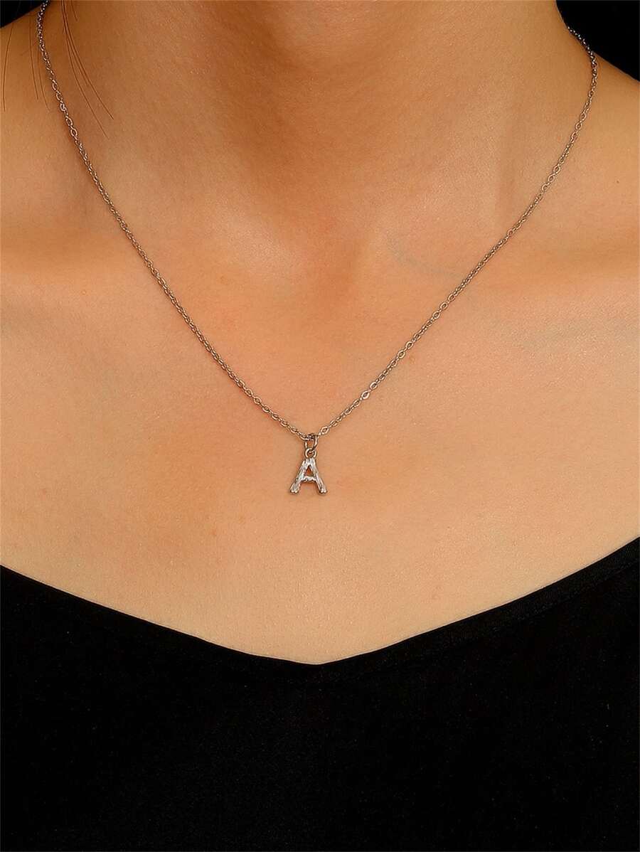 1件时尚不锈钢银色镂空A字形吊坠项链，适合女士日常佩戴